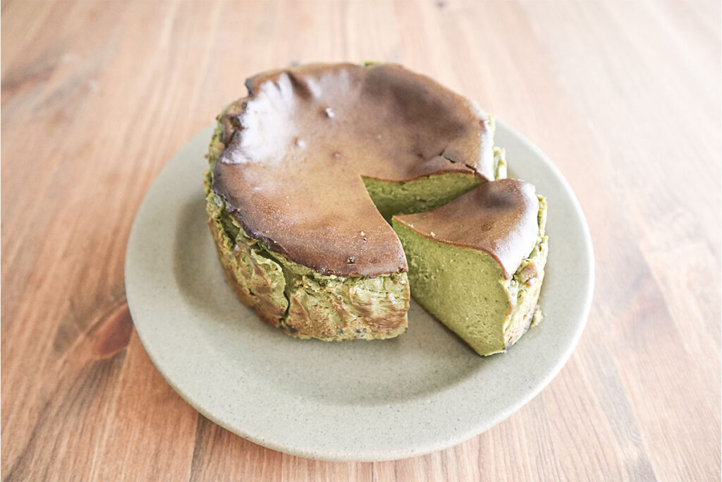 抹茶のホールチーズケーキ